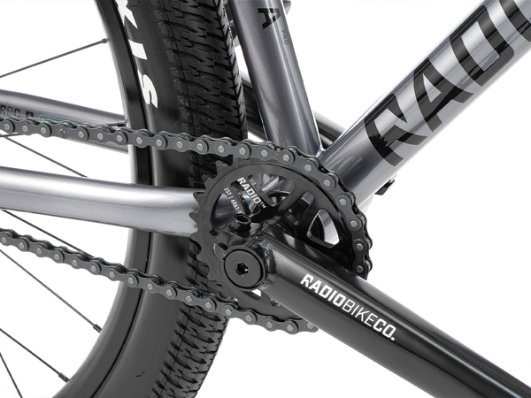 Radio Asura Pro 26" Dirt Jumper (Silver)