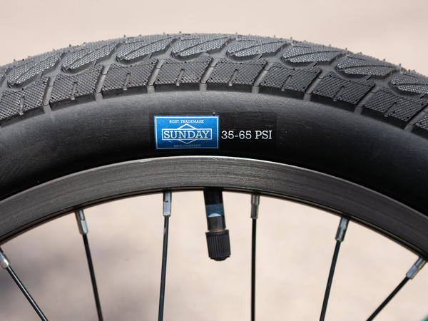 Sunday Primer 18" BMX (Gloss Black)