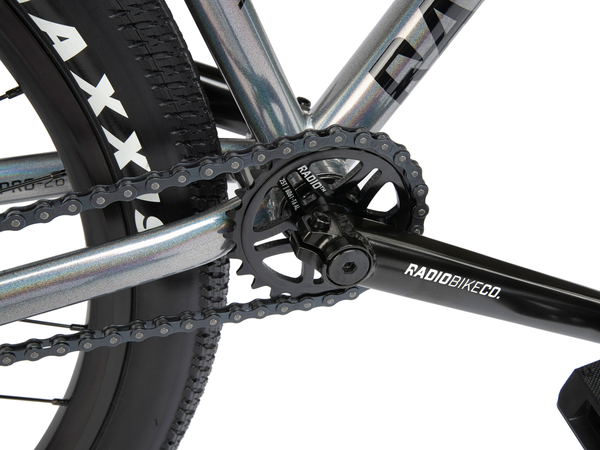 Radio Asura Pro 26" Dirt Jumper (Silver)