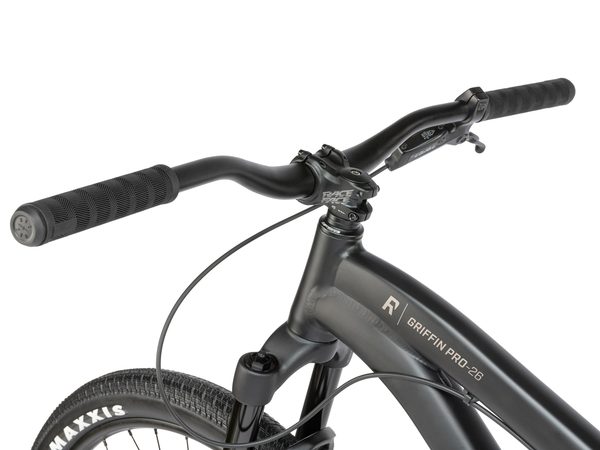 Radio Griffin Pro 26" Dirt Jumper (Matt Black)