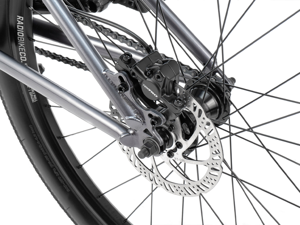 Radio Asura Pro 26" Dirt Jumper (Silver)