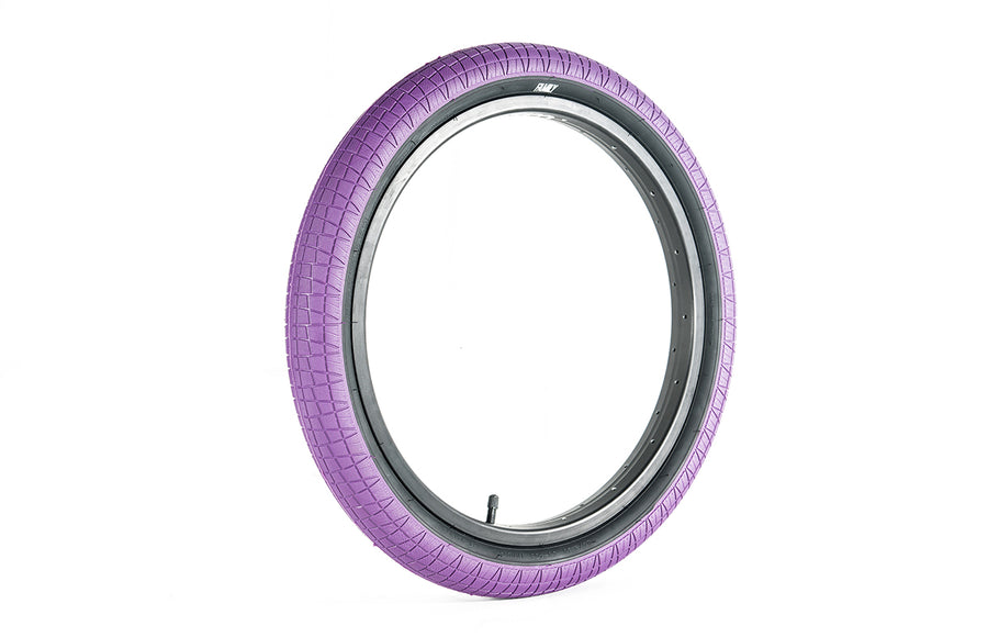 Family F2128 Tyre 20" x 2.3"