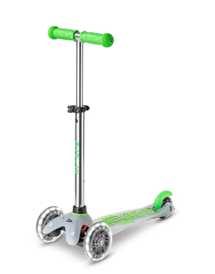 Mini Micro Deluxe Flux LED 3 Wheel Scooter (green)