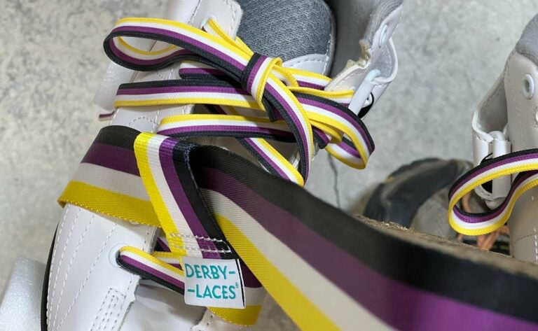 Derby Laces Skate Gear Leash 54 inch (137 cm) NB Stripe